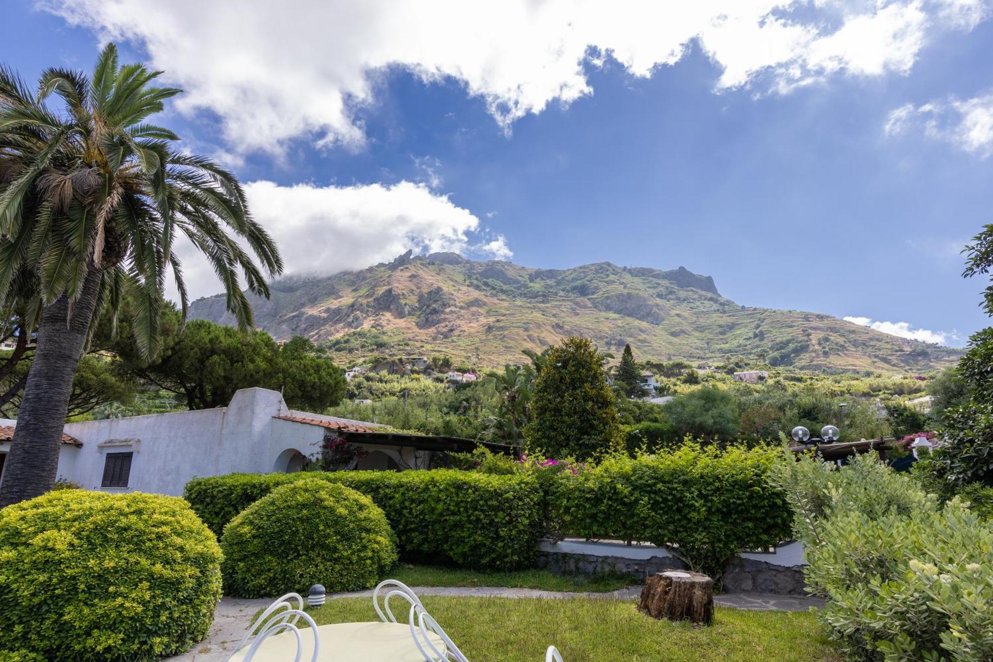 Villetta Con Giardino Esclusivo Di 1000 Mq, Piscina, Tennis, Calcio, Bocce Forio (Isola d'Ischia) Exterior foto