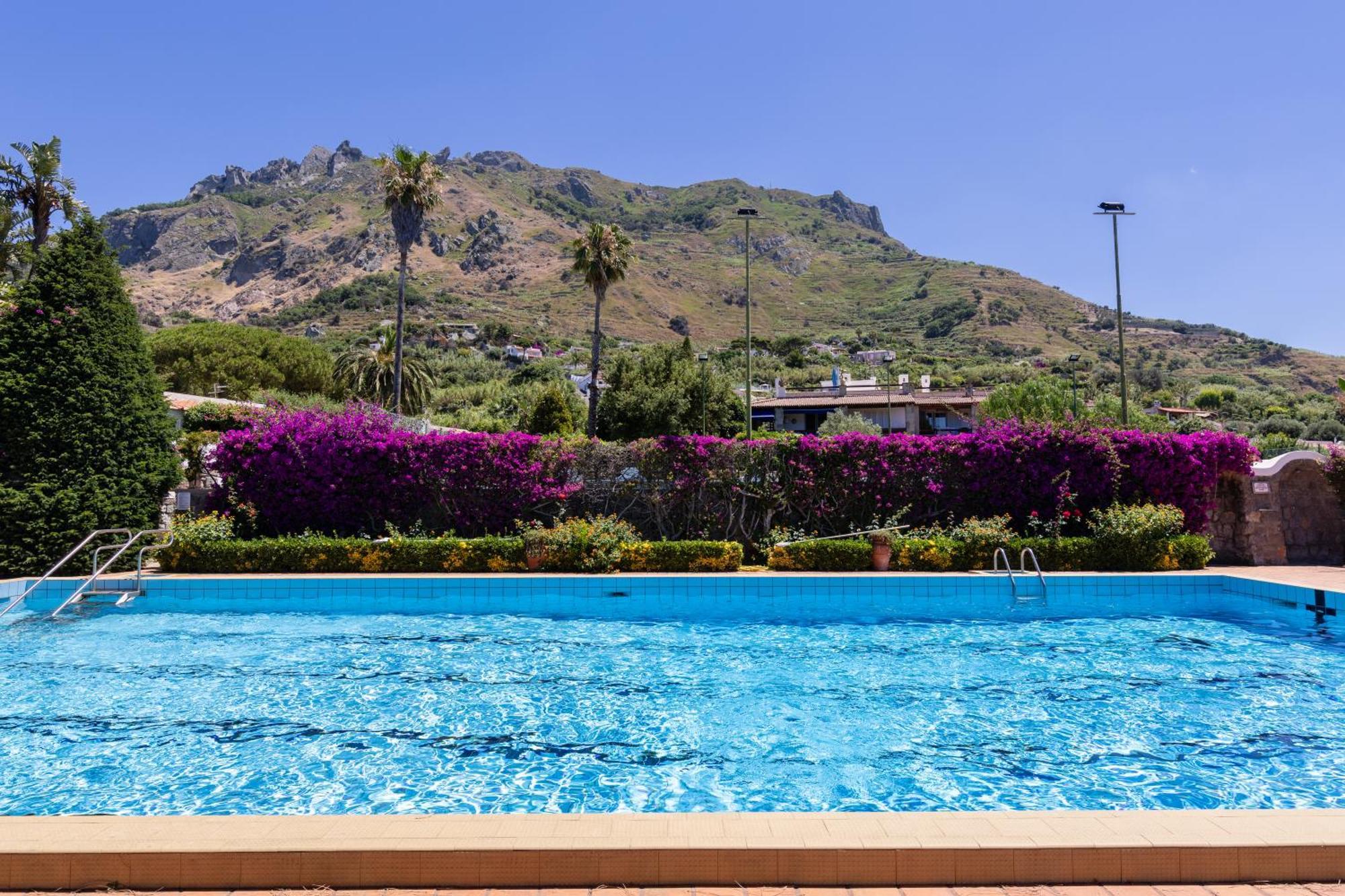 Villetta Con Giardino Esclusivo Di 1000 Mq, Piscina, Tennis, Calcio, Bocce Forio (Isola d'Ischia) Exterior foto