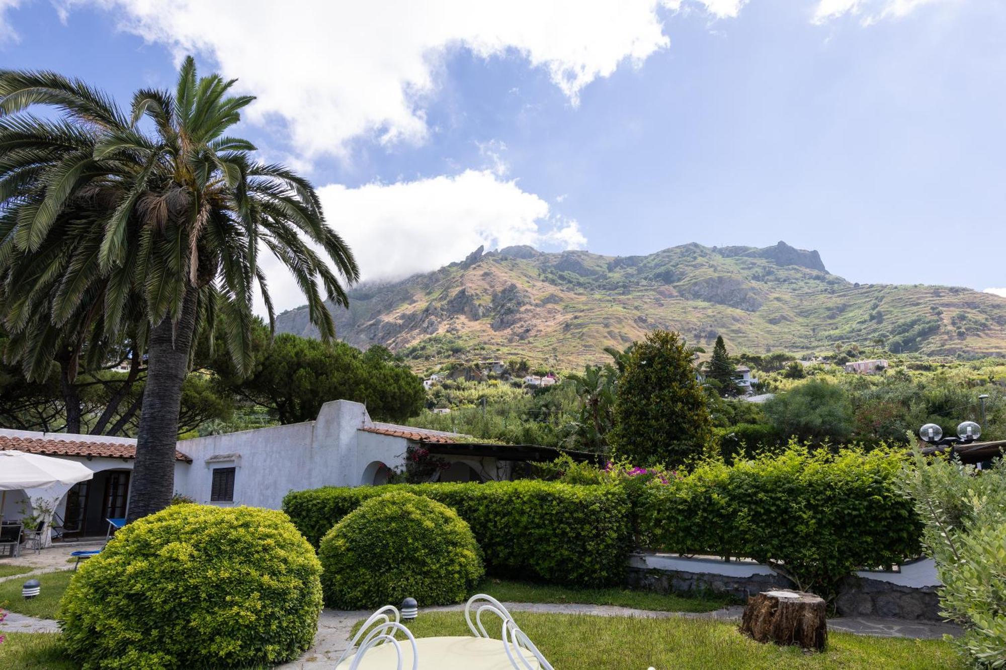 Villetta Con Giardino Esclusivo Di 1000 Mq, Piscina, Tennis, Calcio, Bocce Forio (Isola d'Ischia) Exterior foto